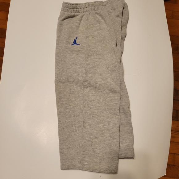 4T Jordan Light Gray Fleece Sweatpants - Picture 2 of 6